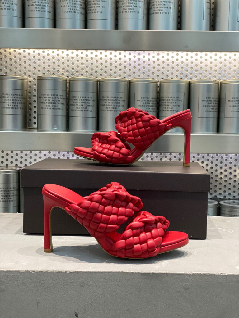 Bottega Veneta Curve Piece editorial product context 1