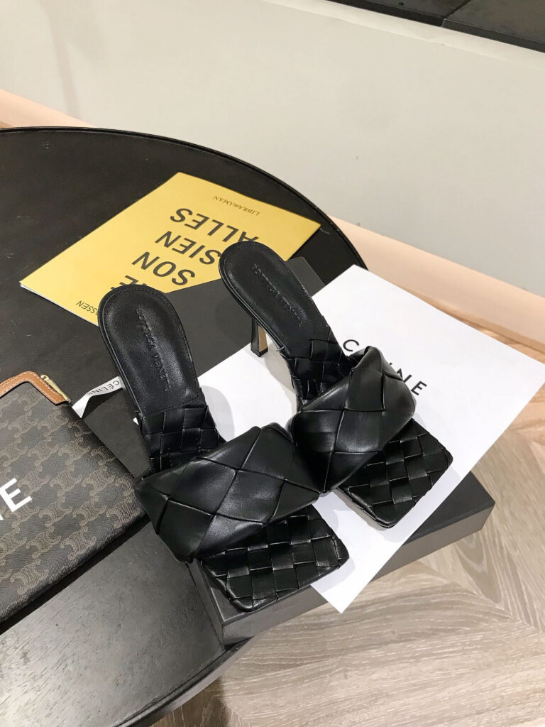 Bottega Veneta Lido Piece editorial product context 1