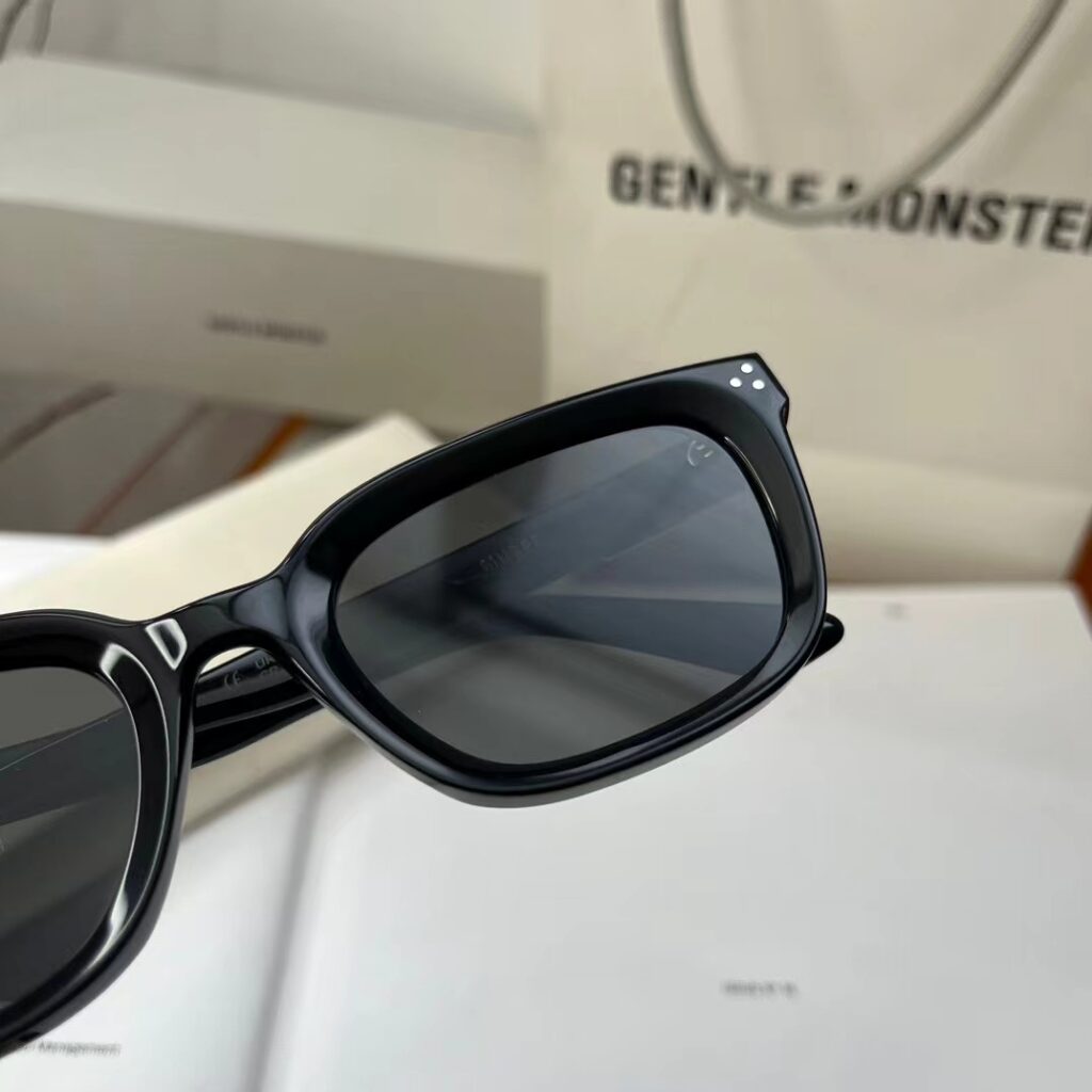Designer AT6 Bag editorial product context 1