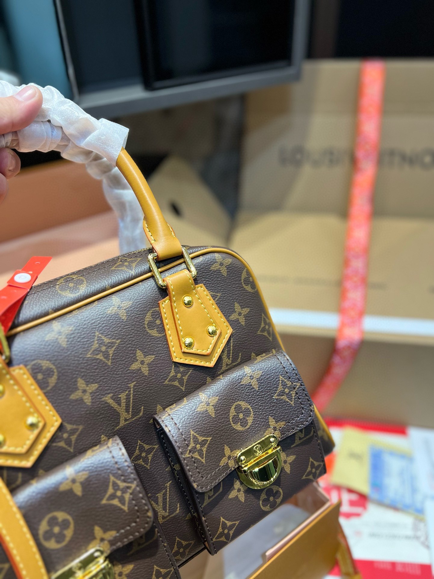 Louis Vuitton p165 29 20 Handbag