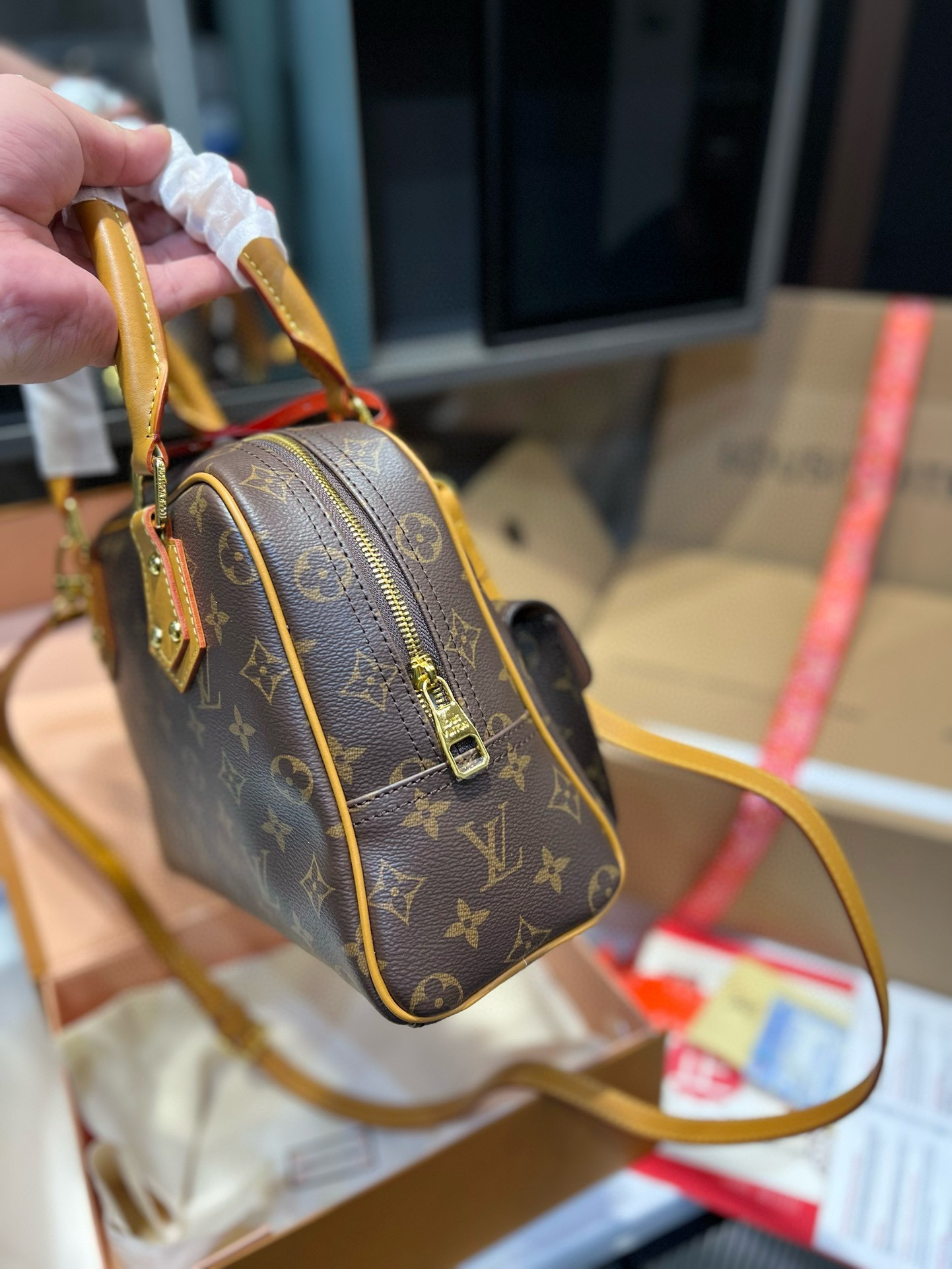 Louis Vuitton p165 29 20 Handbag