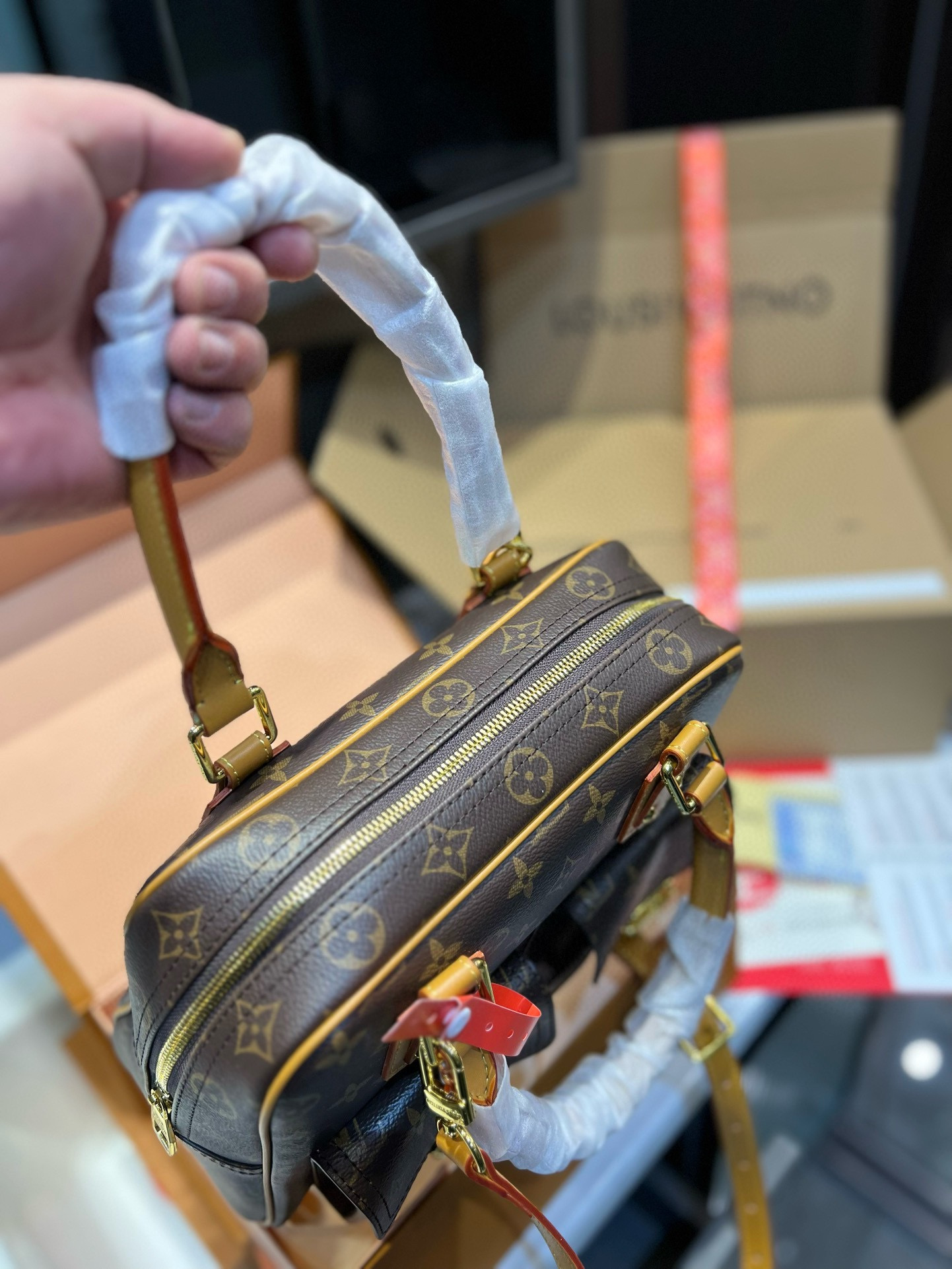 Louis Vuitton p165 29 20 Handbag