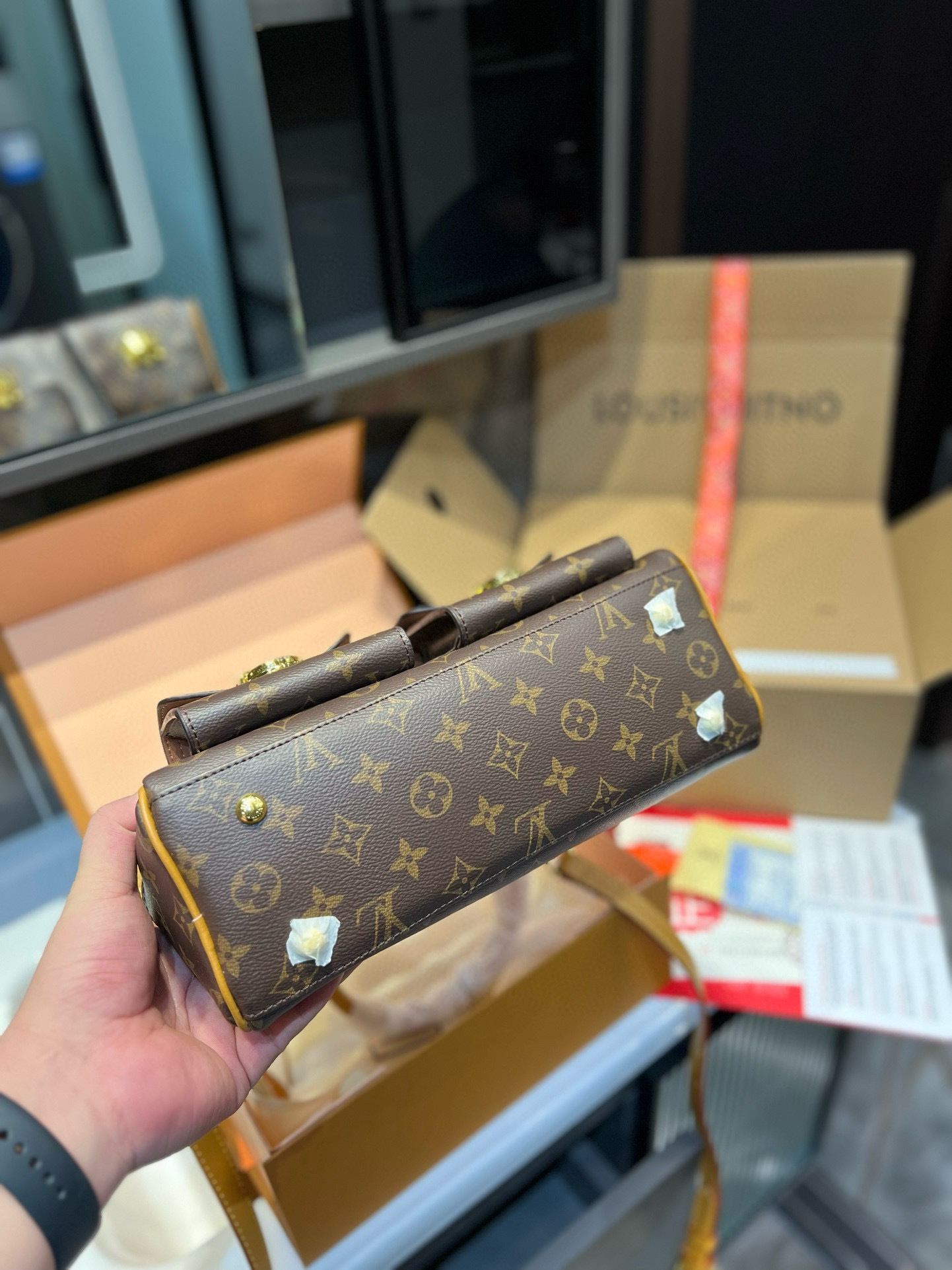 Louis Vuitton p165 29 20 Handbag