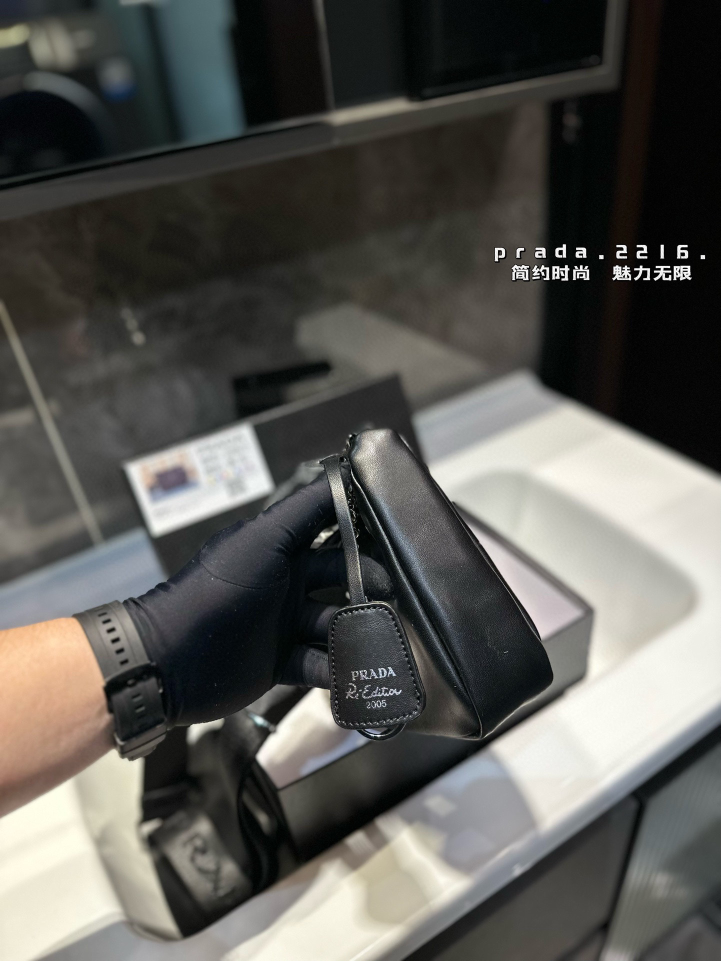 Prada p160 Hold 23 12 Shoulder Bag