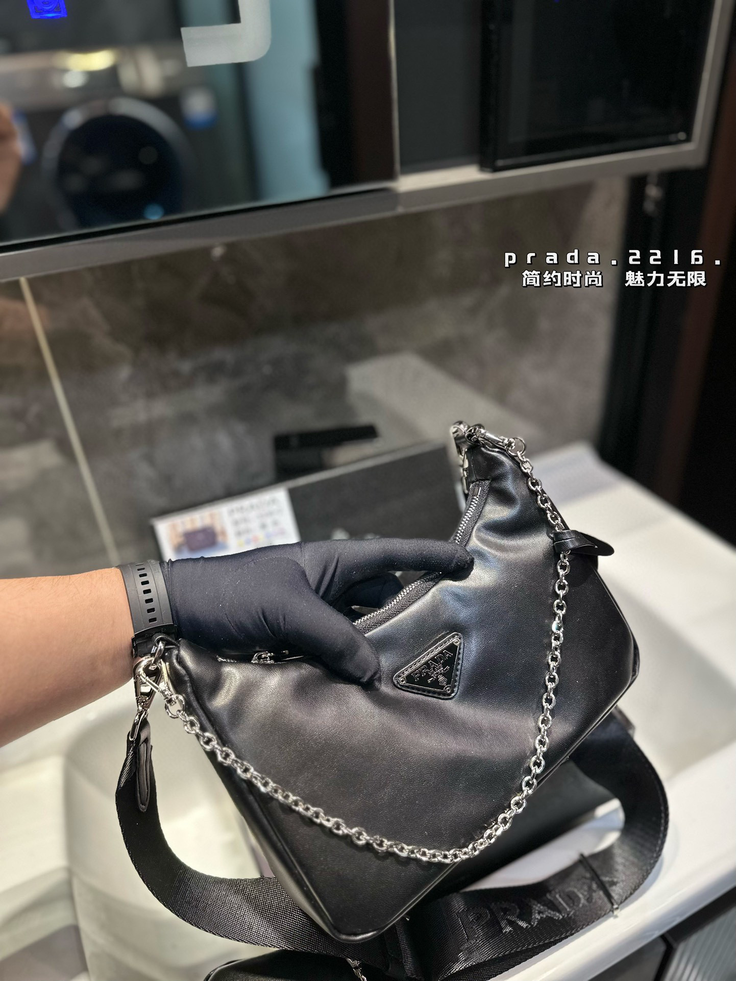 Prada p160 Hold 23 12 Shoulder Bag