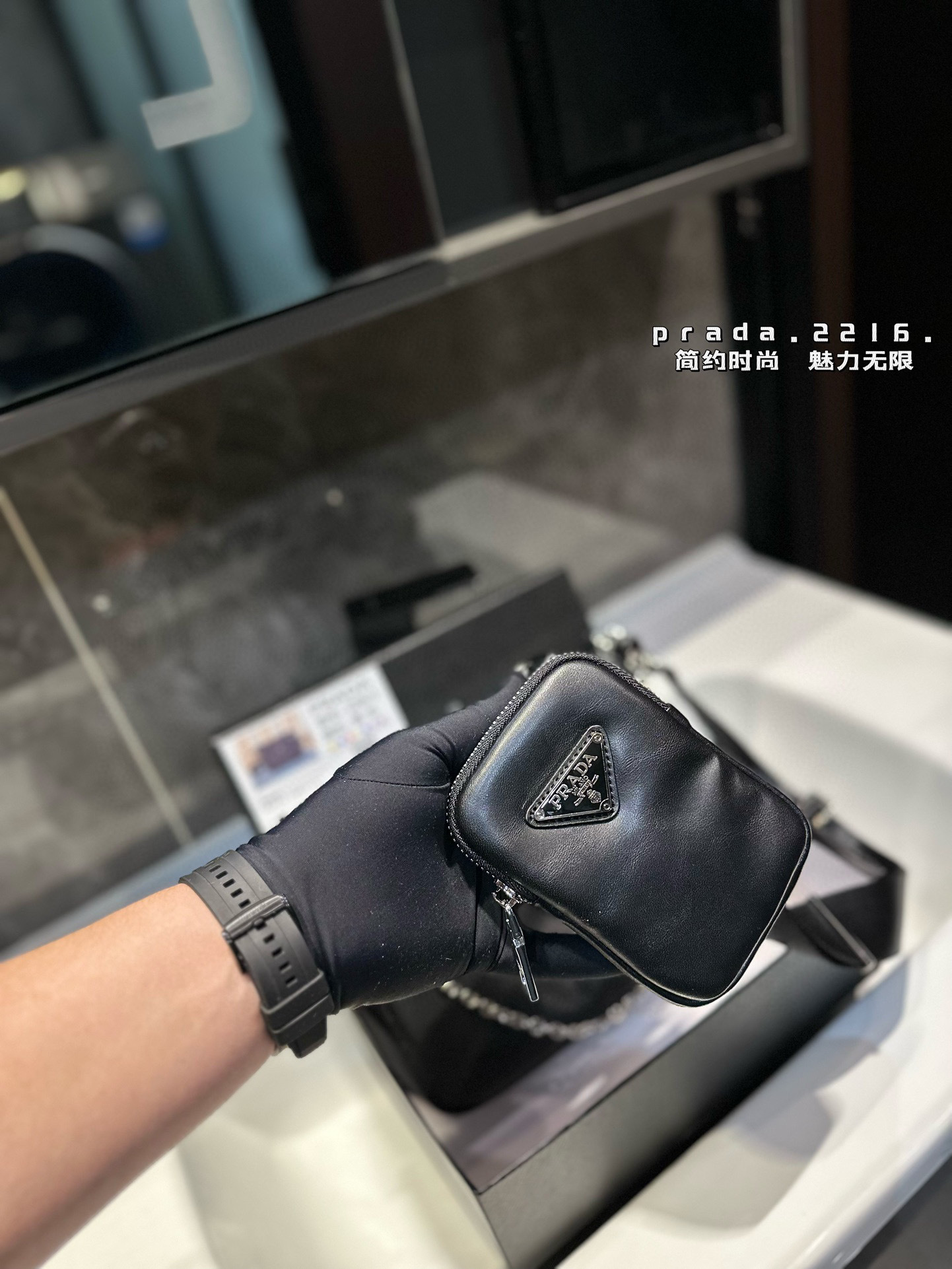Prada p160 Hold 23 12 Shoulder Bag