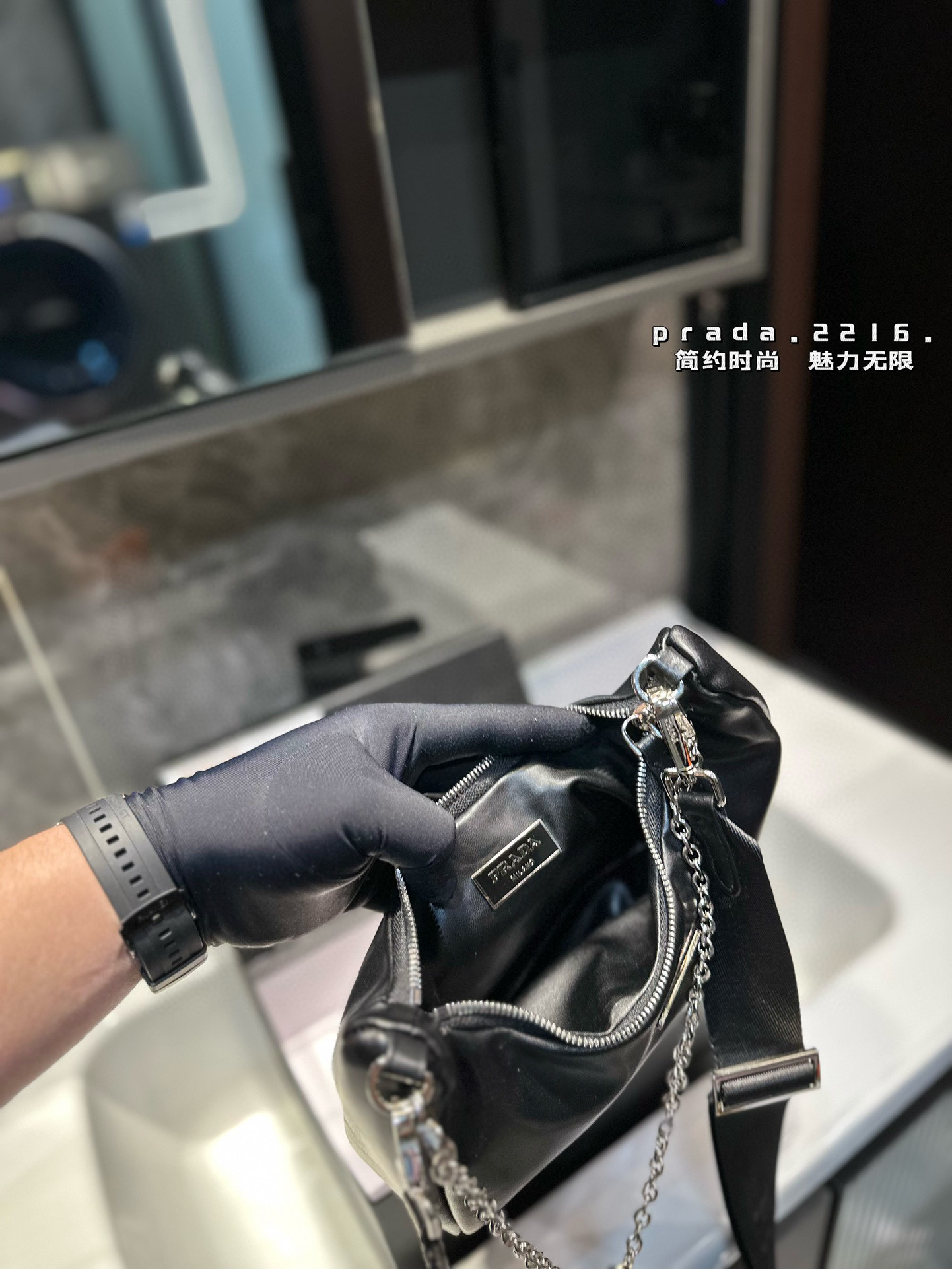 Prada p160 Hold 23 12 Shoulder Bag
