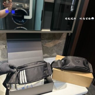 Prada p105 logo size 40 12 Bag