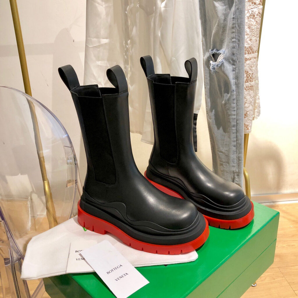 Bottega Veneta Tire Piece editorial product context 1