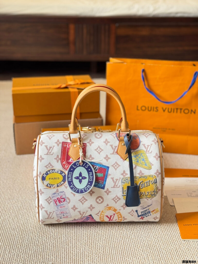 Louis Vuitton Speedy 30 Shoulder Bag 30 cm editorial product context 3