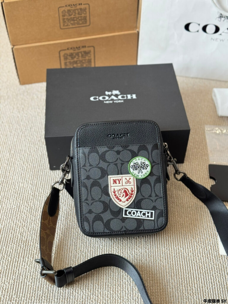 Coach Sullivan 15 Leather Crossbody Bag 20 cm editorial product context 2