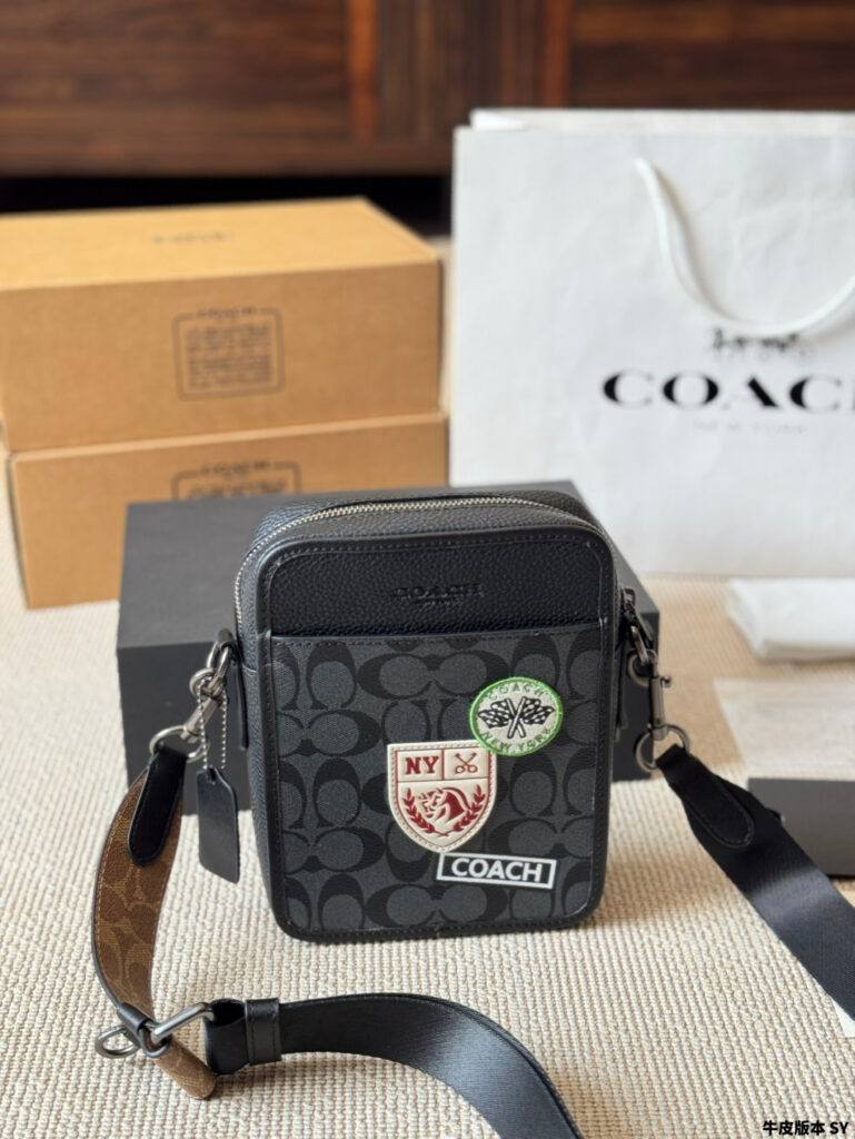 Coach Sullivan 15 Leather Crossbody Bag 20 cm editorial product context 3