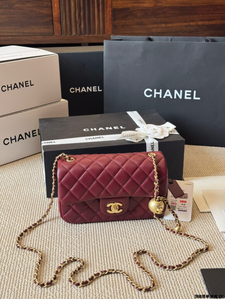 Chanel White Leather Bag 20 cm editorial product context 2