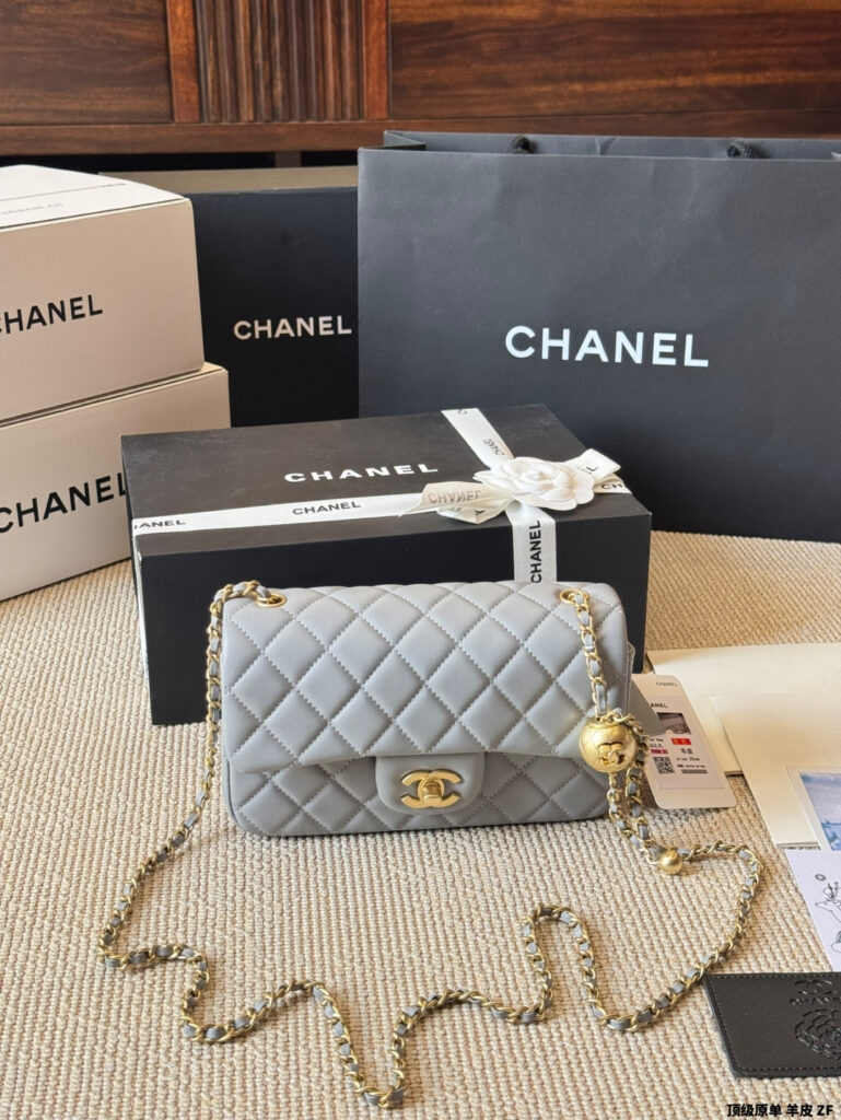Chanel White Leather Bag 20 cm editorial product context 3