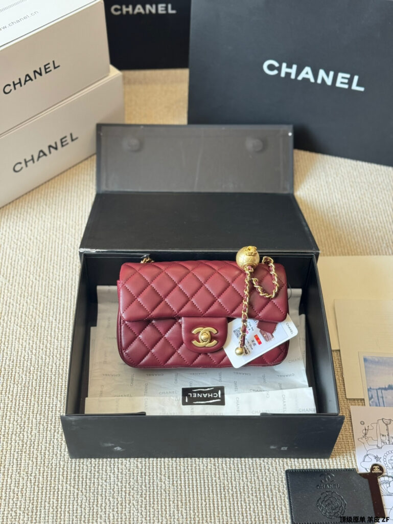 Chanel White Leather Bag 20 cm editorial product context 1