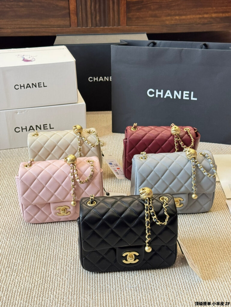 Chanel White Leather Bag 18 cm editorial product context 1