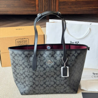 Coach p130 city size 33 27 logo Tote Bag