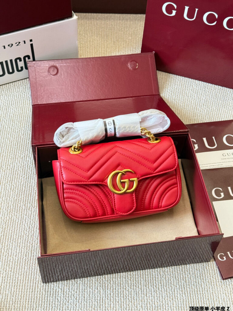 Gucci Gg Marmont Logo Black Calfskin Leather Crossbody Bag 26 cm editorial product context 3