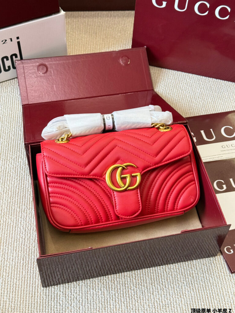 Gucci Gg Marmont Logo Black Calfskin Leather Crossbody Bag 26 cm editorial product context 2
