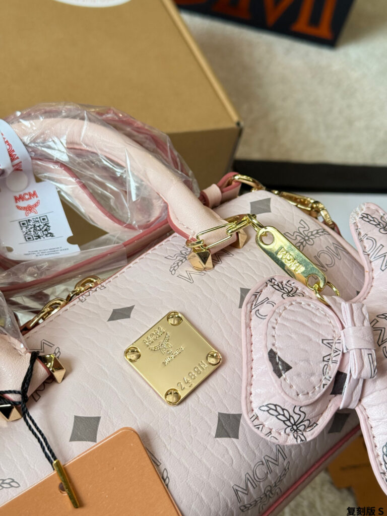 Mcm 18 Red Bag 13 cm editorial product context 2