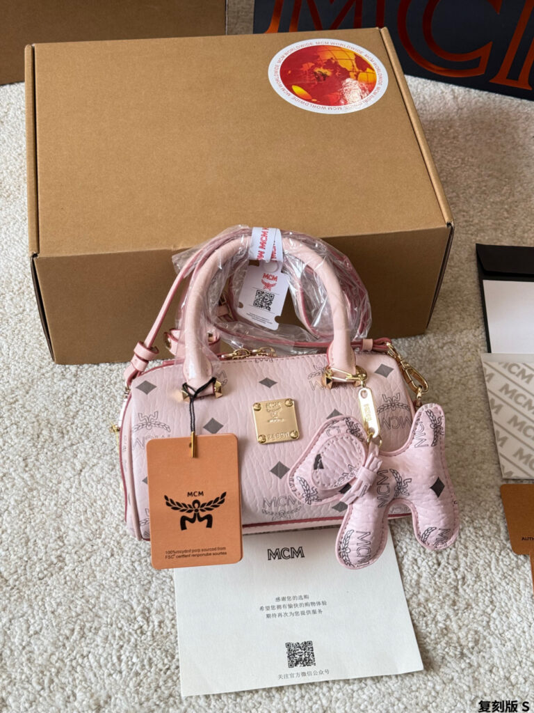 Mcm 18 Red Bag 13 cm editorial product context 1
