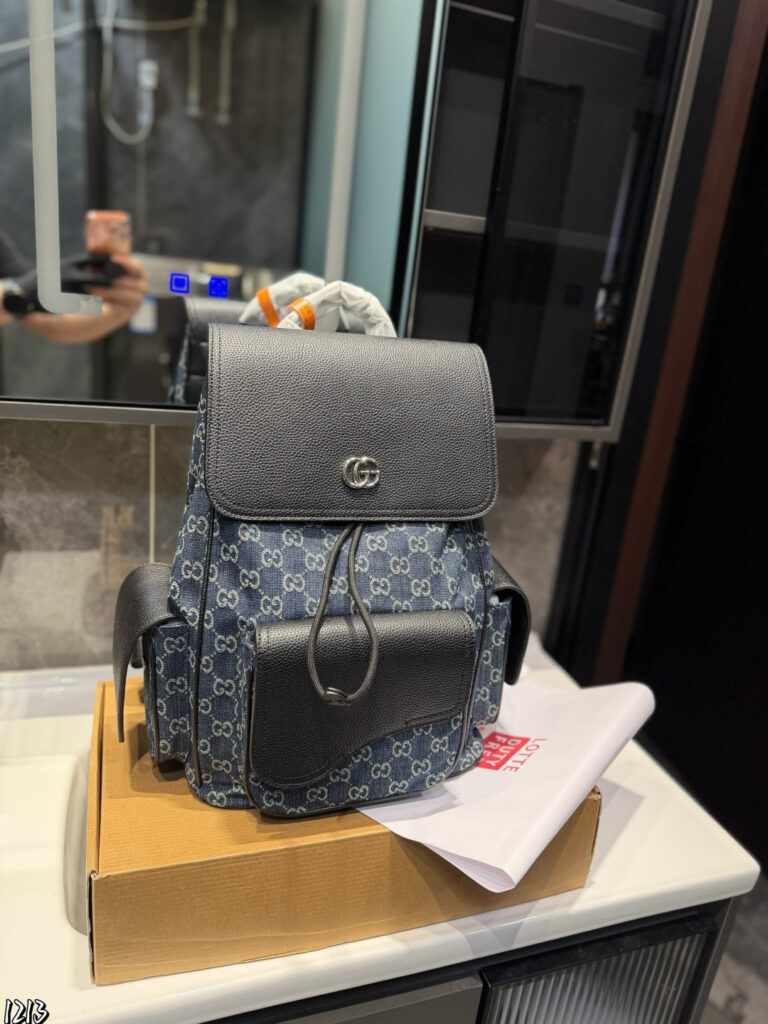 Gucci p165 28 18 Backpack editorial product context 1