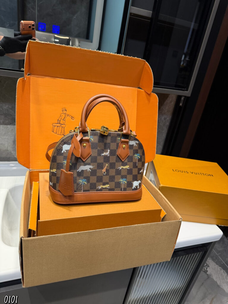 Louis Vuitton 24 Bag 17 cm editorial product context 1