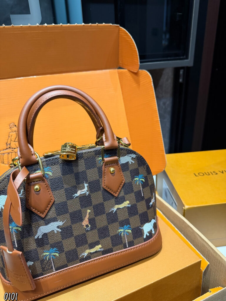 Louis Vuitton 24 Bag 17 cm editorial product context 2