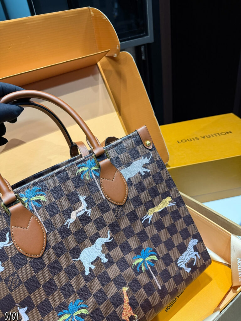 Louis Vuitton P135 33 27 Tote Bag editorial product context 2