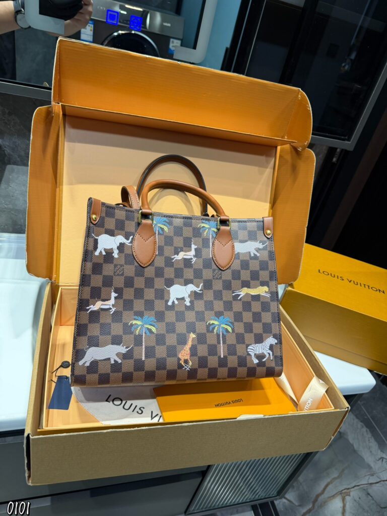 Louis Vuitton P135 33 27 Tote Bag editorial product context 1