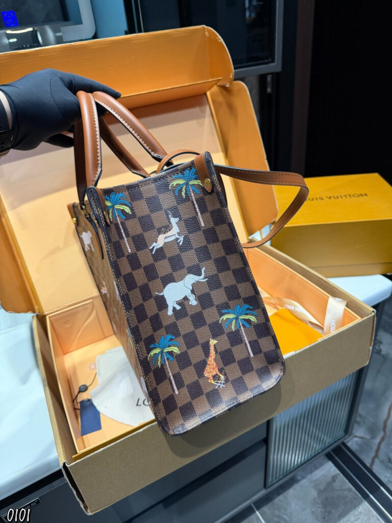 Louis Vuitton P135 33 27 Tote Bag editorial product context 3