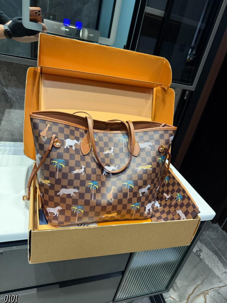Louis Vuitton P135 32 29 Tote Bag editorial product context 1