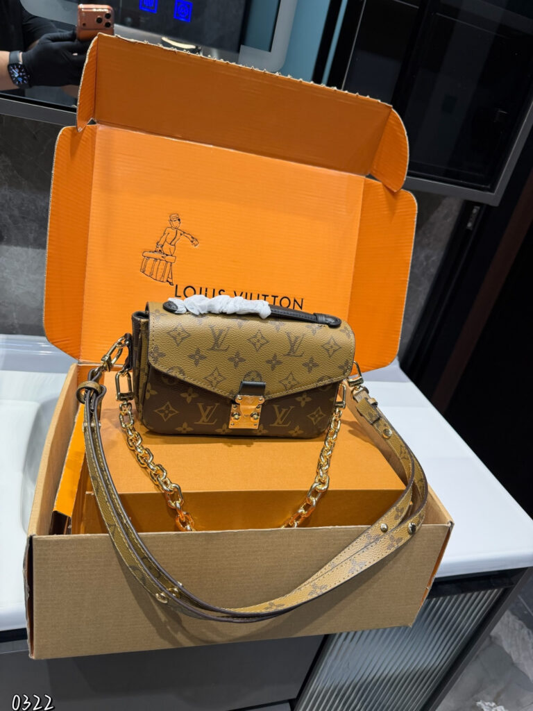 Louis Vuitton Metis Handbag editorial product context 1