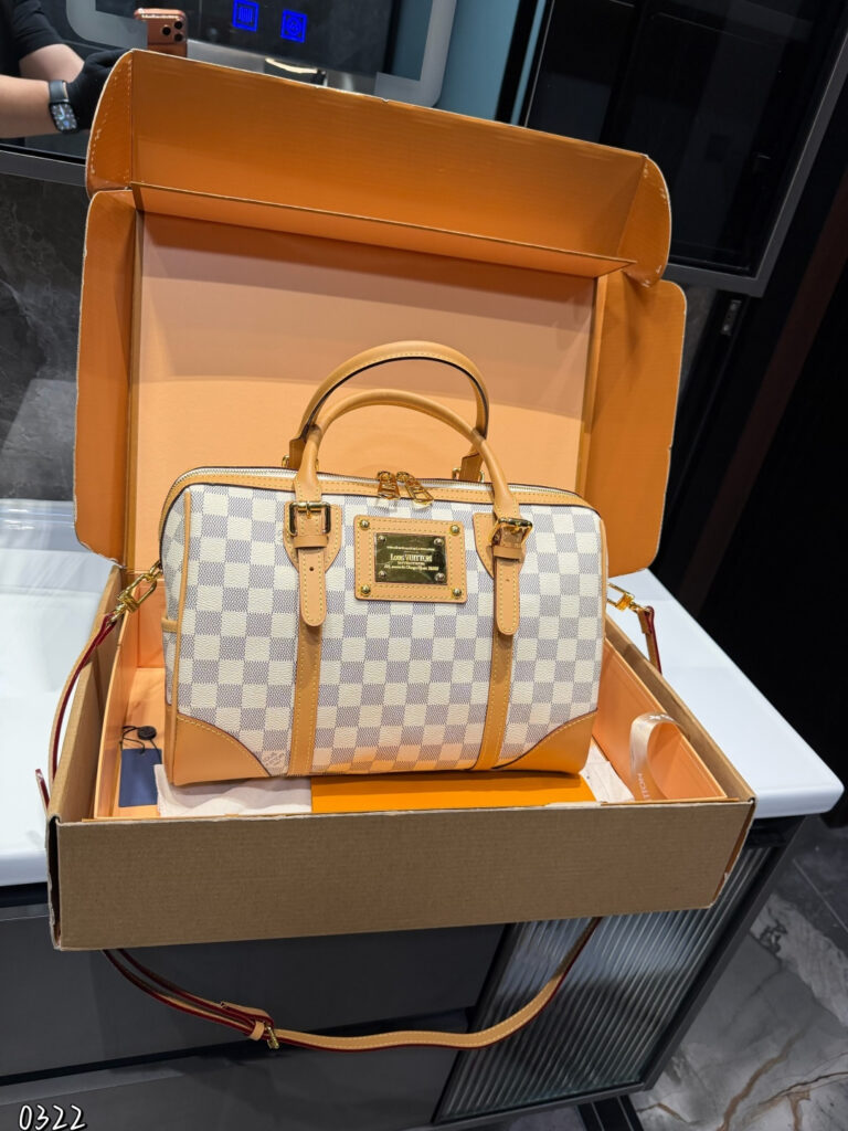 Louis Vuitton 32 Crossbody Bag 21 cm editorial product context 2
