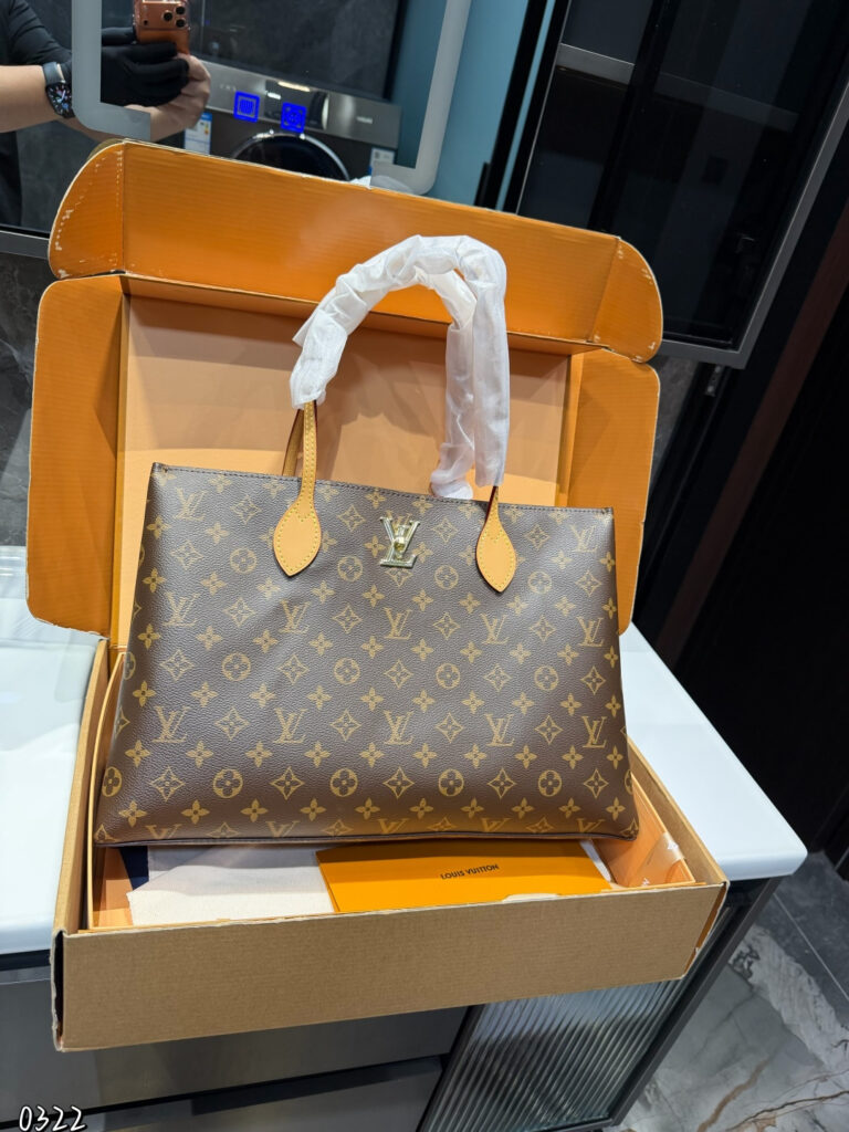 Louis Vuitton Piano Monogram Totally Pm Lena 43 Handbag 27 cm editorial product context 2