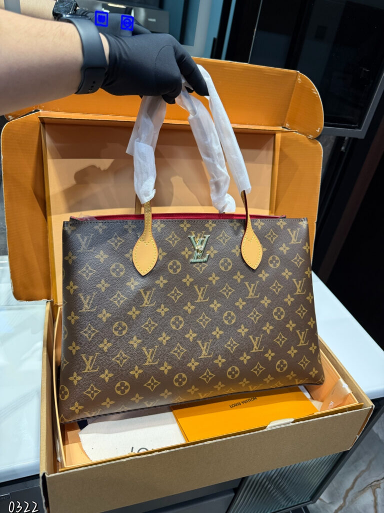 Louis Vuitton Piano Monogram Totally Pm Lena 43 Handbag 27 cm editorial product context 3