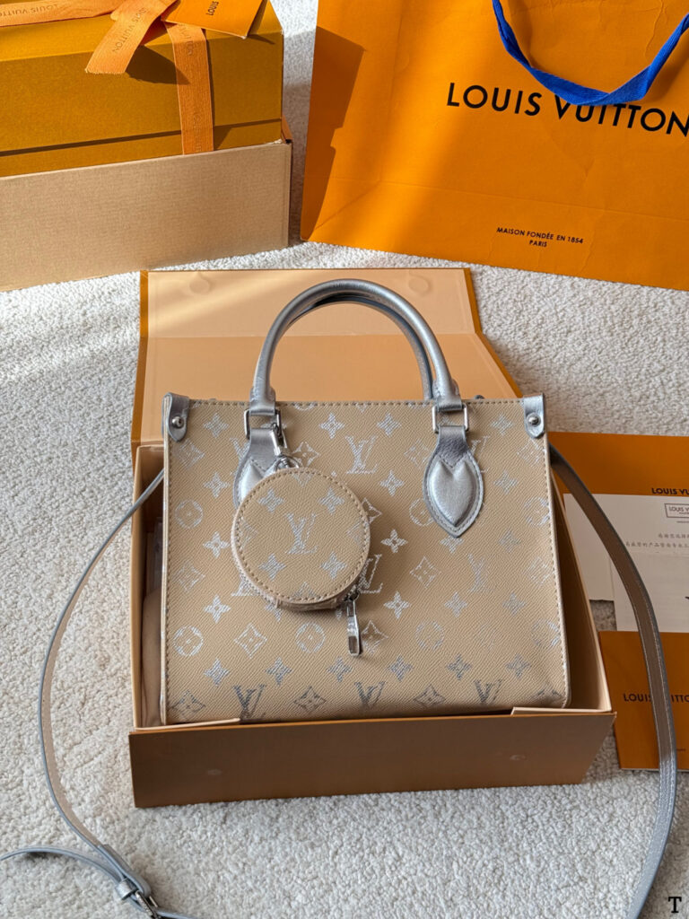 Louis Vuitton Onthego Vll Litton Logo Leather Tote Bag 25 cm editorial product context 1