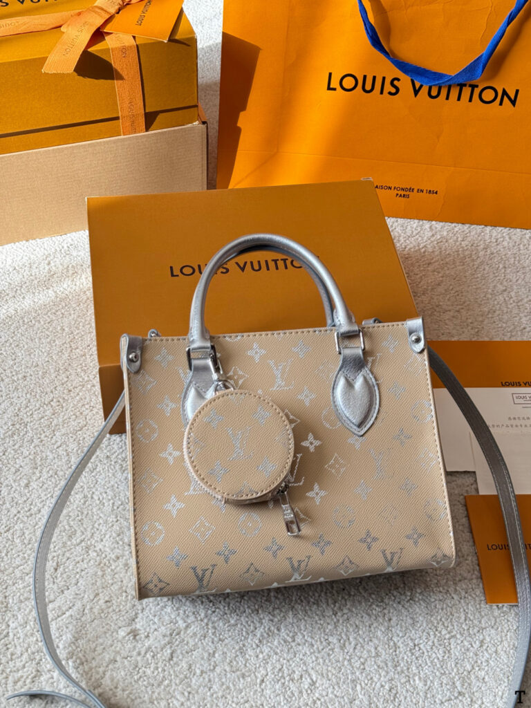 Louis Vuitton Onthego Vll Litton Logo Leather Tote Bag 25 cm editorial product context 3