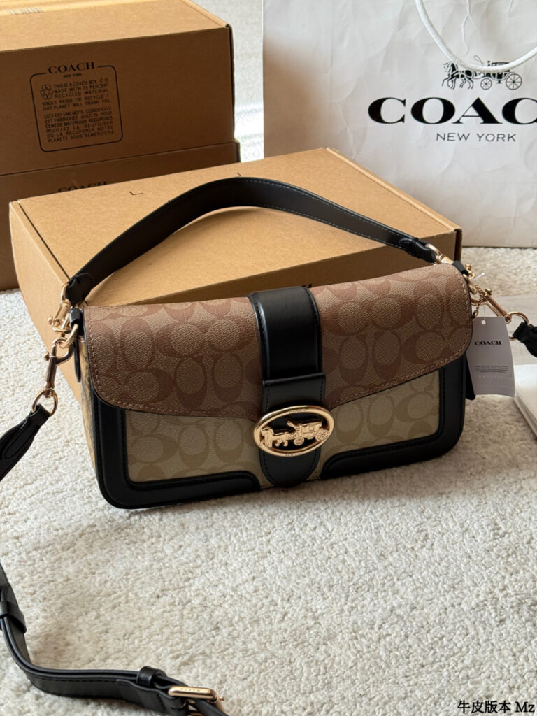 Coach Morgan Fashion Girl 26 Leather Bag 13 cm editorial product context 3