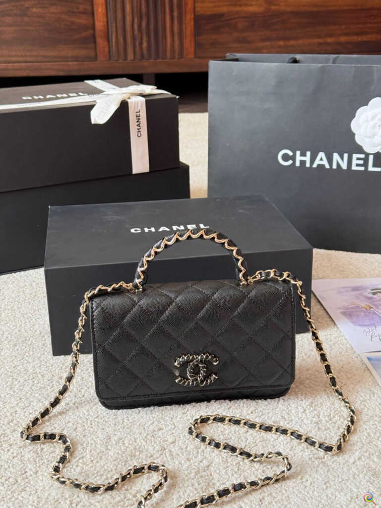 Chanel p135 CF CLogo OK x12x6cm 20 Crossbody Bag 20 editorial product context 2