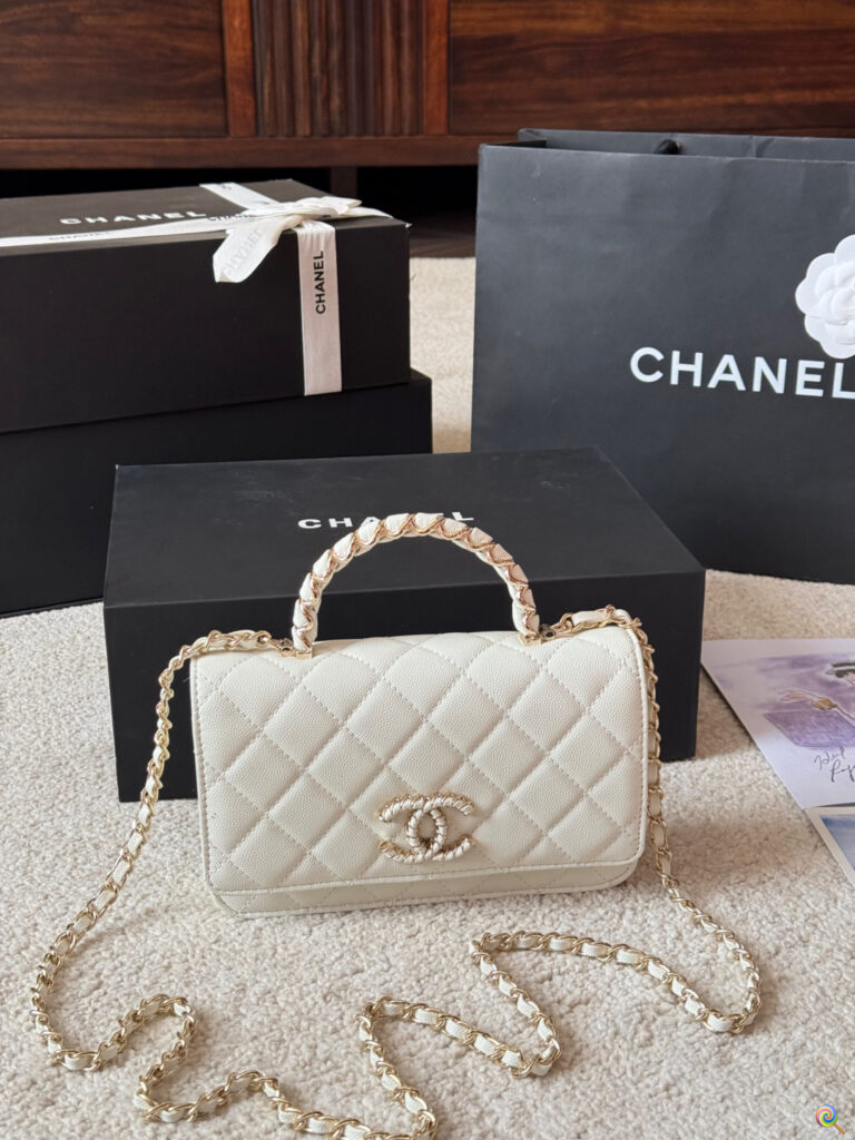 Chanel p135 CF CLogo OK x12x6cm 20 Crossbody Bag 20 editorial product context 3