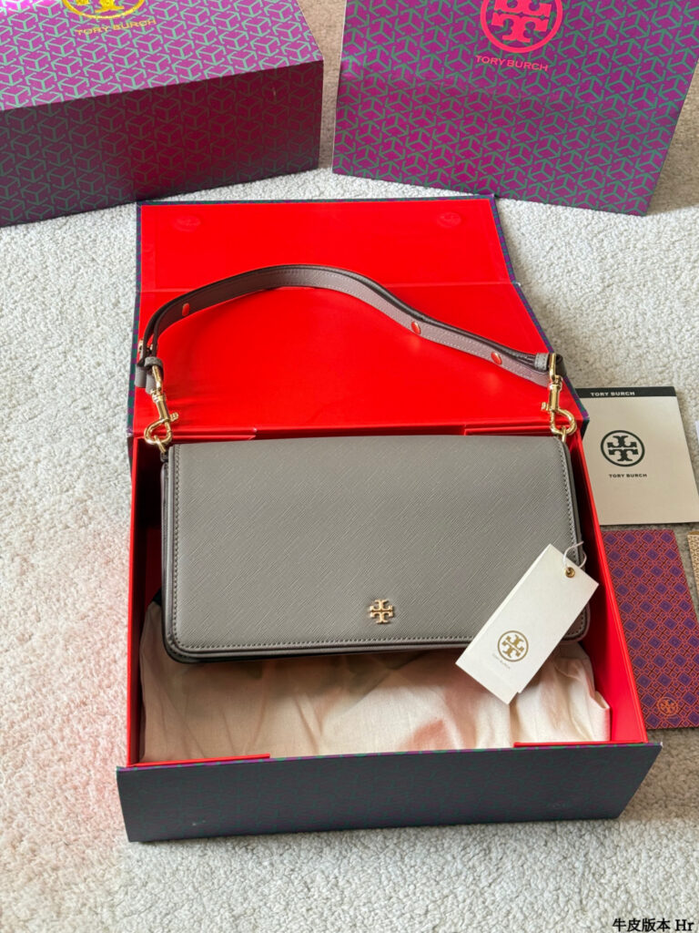 Tory Burch Emerson Te Logo 19 Black Calfskin Leather Crossbody Bag editorial product context 3