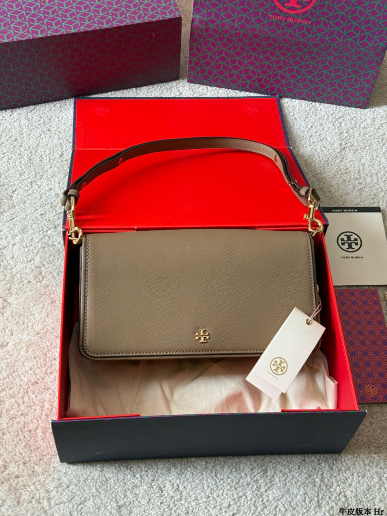Tory Burch Emerson Te Logo 19 Black Calfskin Leather Crossbody Bag editorial product context 2