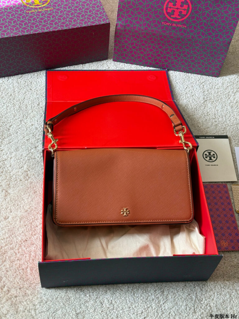 Tory Burch Emerson Te Logo 19 Black Calfskin Leather Crossbody Bag editorial product context 1