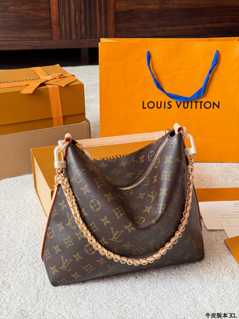 Louis Vuitton Multipass Calfskin Leather Crossbody Bag 25 cm editorial product context 1