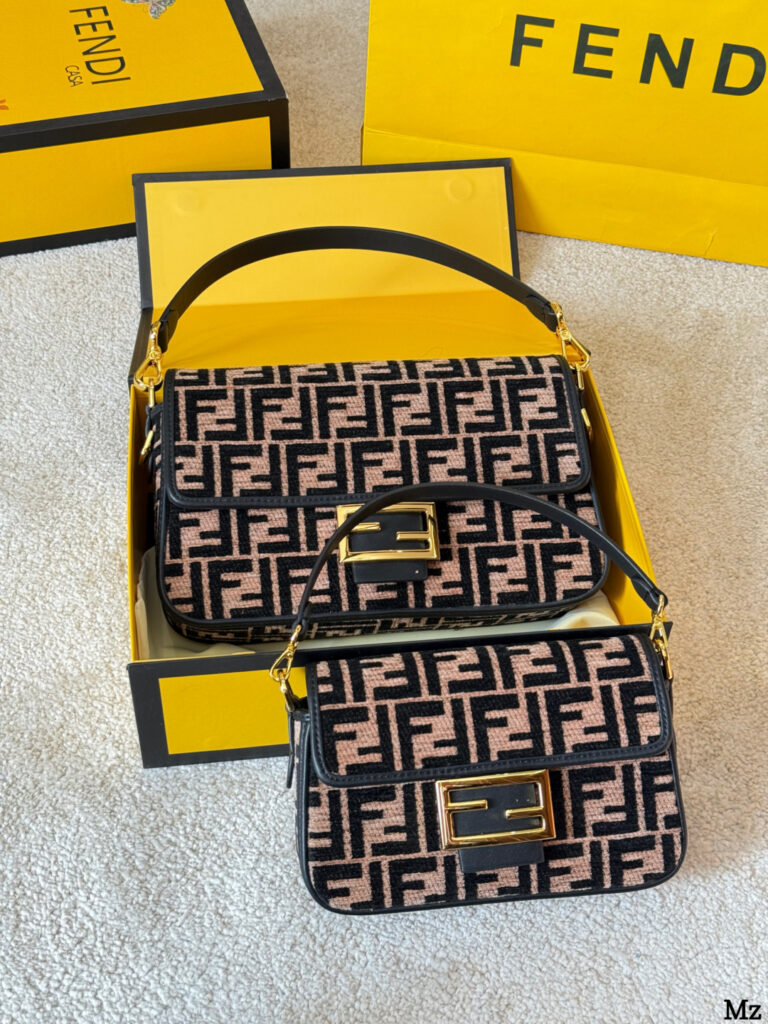 Fendi Vintage Rosie 27 Small Beige Bag 16 cm editorial product context 1