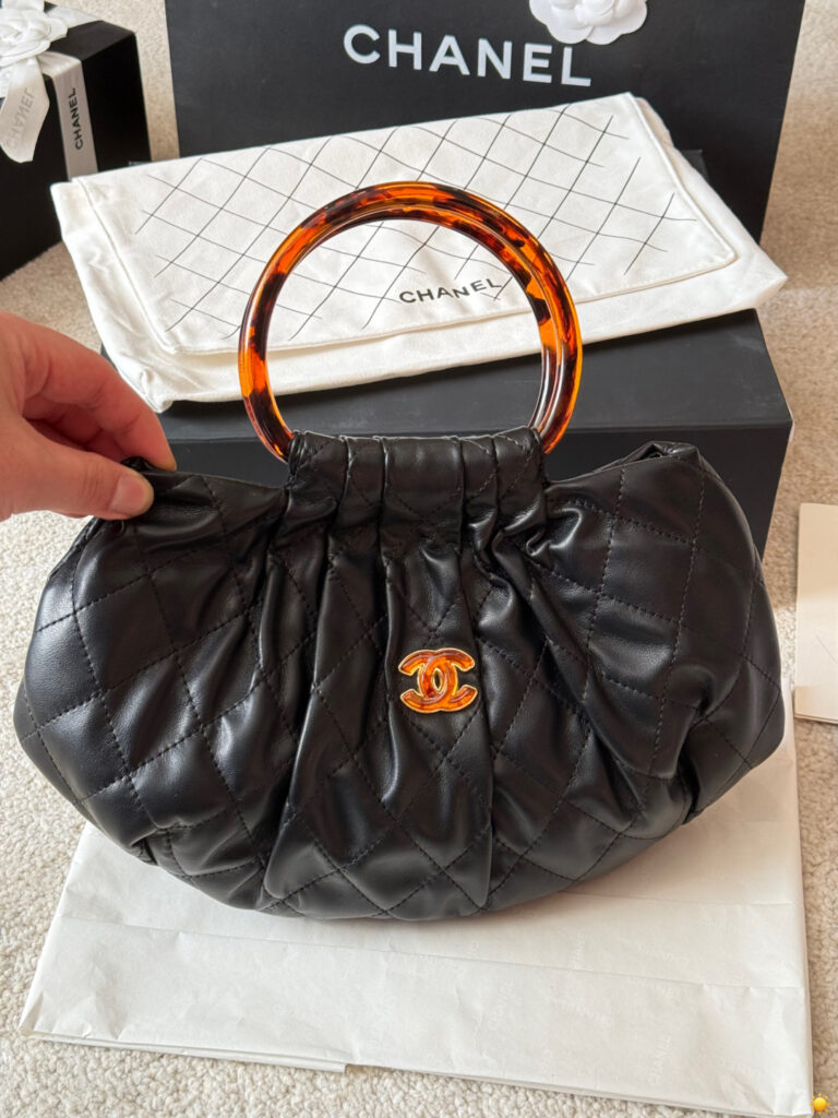 Chanel p135 CLogo 33 20 Bag 20 cm editorial product context 3