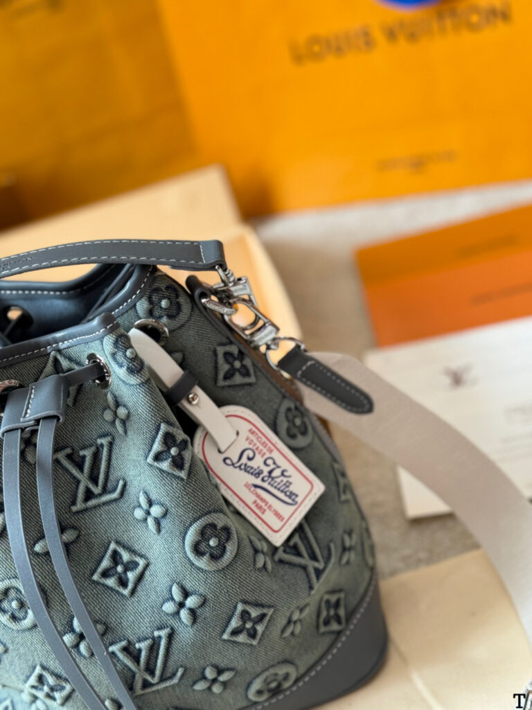 Louis Vuitton Noe Monogram 22 Blue Calfskin Leather Crossbody Bag 26 cm editorial product context 3