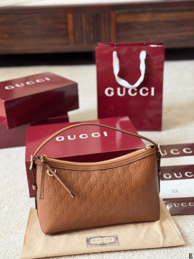 Gucci Gg Emblem Ggsupreme 30 Supreme Brown Calfskin Leather Wallet 20 cm editorial product context 3