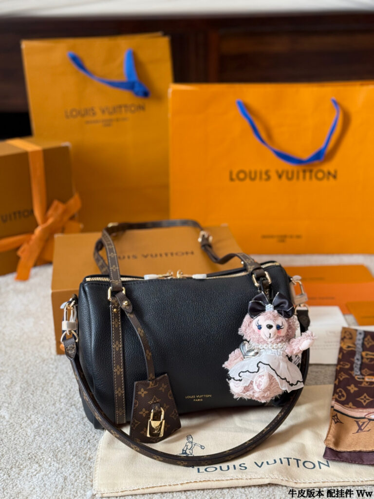 Louis Vuitton Express 25 Calfskin Leather Crossbody Bag 15 cm editorial product context 1